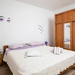 Three-bedroom In Divsici *