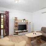Three-bedroom In Divsici *