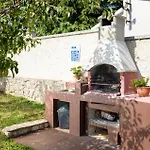 Three-bedroom In Divsici Semesterbostad *