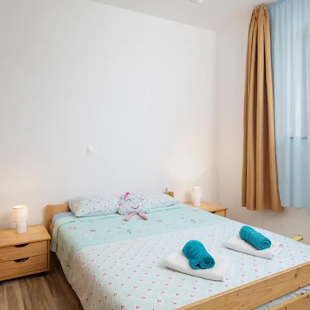 Three-bedroom In Divsici Сasa de vacaciones *