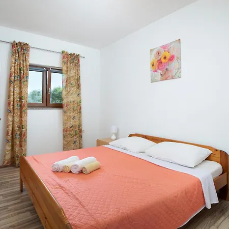 Сasa de vacaciones Three-bedroom In Divsici Marčana