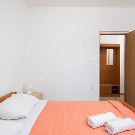 Three-bedroom In Divsici Marčana