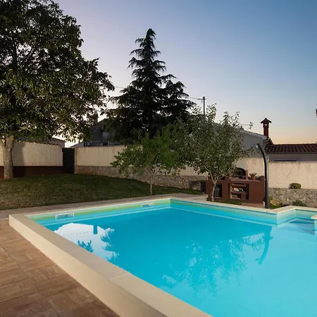 Three-bedroom In Divsici