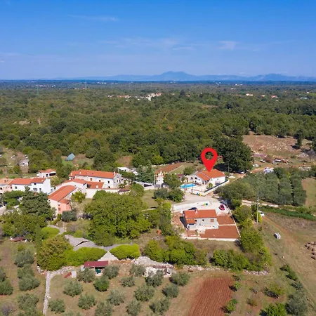 Three-bedroom In Divsici Сasa de vacaciones