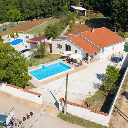 Three-bedroom In Divsici * Marčana