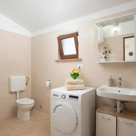Holiday home Cozy In Marcana With Kitchen Divsici