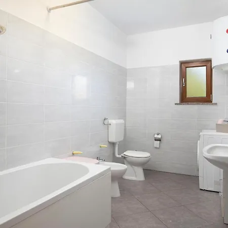 Holiday home Cozy In Marcana With Kitchen Divsici