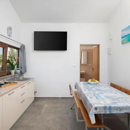 Three-bedroom In Divsici