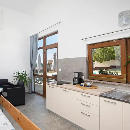 Holiday home Cozy In Marcana With Kitchen